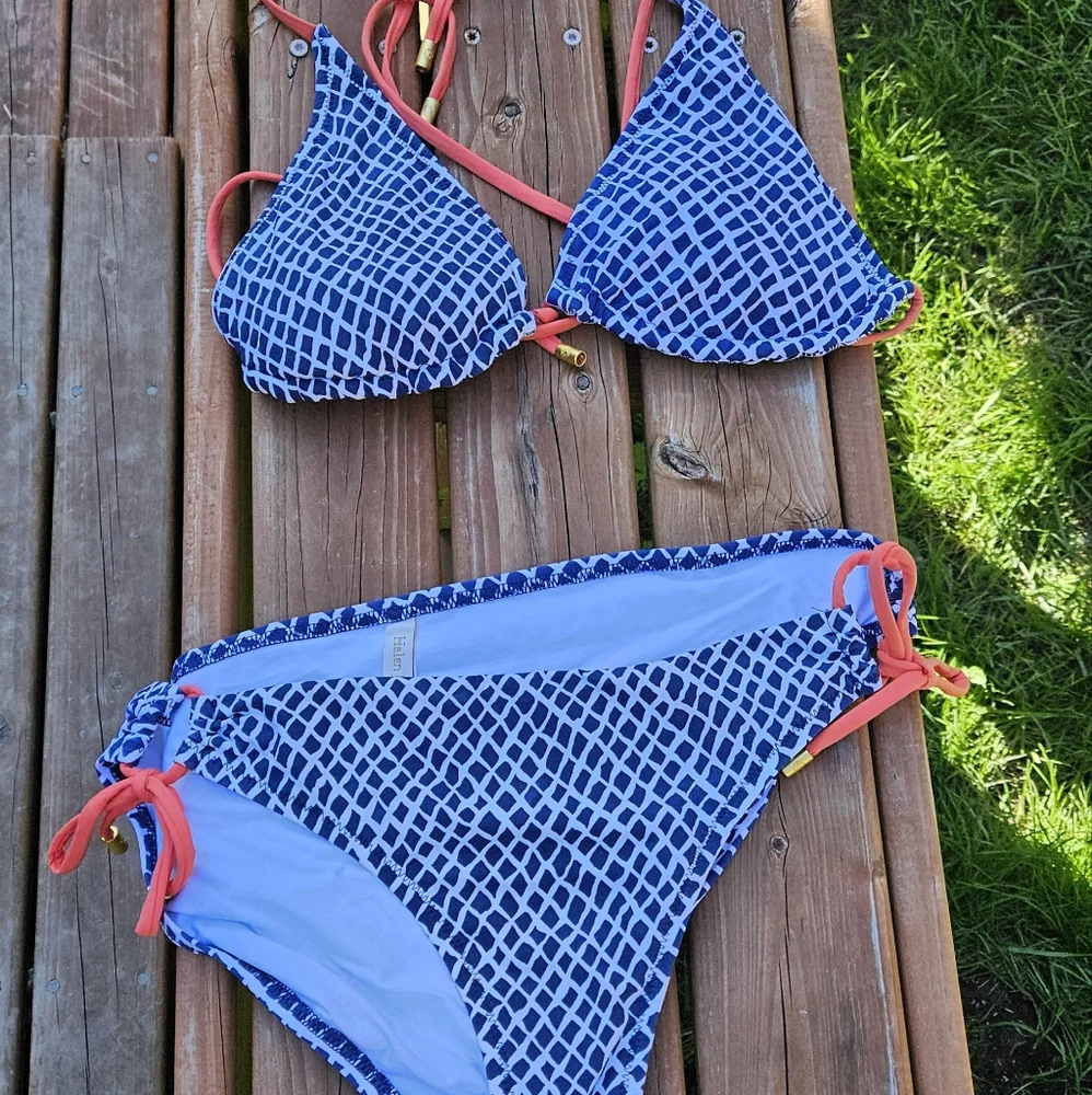 Bikini - Picture 2 of 5